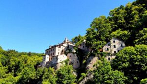 On l’appelle “Le Joyau du Vercors” : ce village perché est une merveille de pierre et de nature